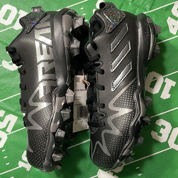 Youth boys Adidas Football Cleats Freak Spark MD J size 1 NWT - Picture 2 of 6